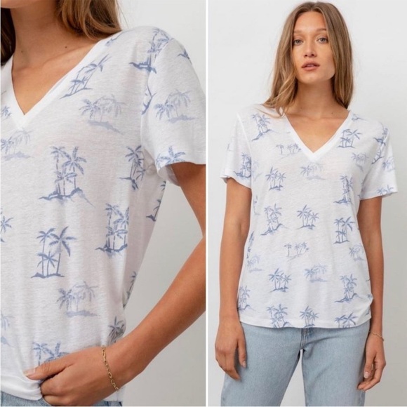 RAILS The Cara Vneck Blue Hawaii Tshirt Palm Tree White Blue Sz L - Picture 1 of 12